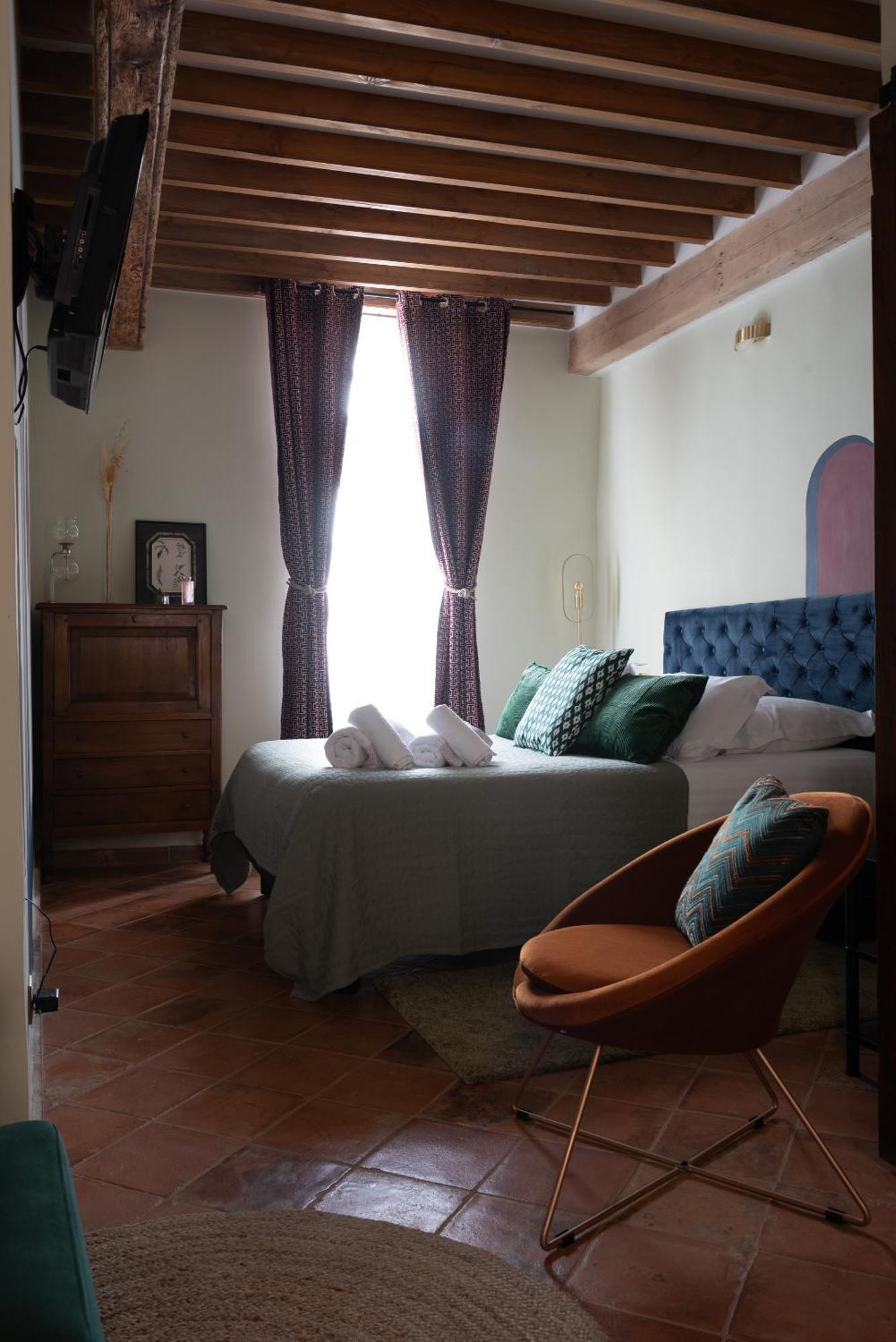 La Maison D'En Bas Des Seigneurs Кюкюрон Номер фото